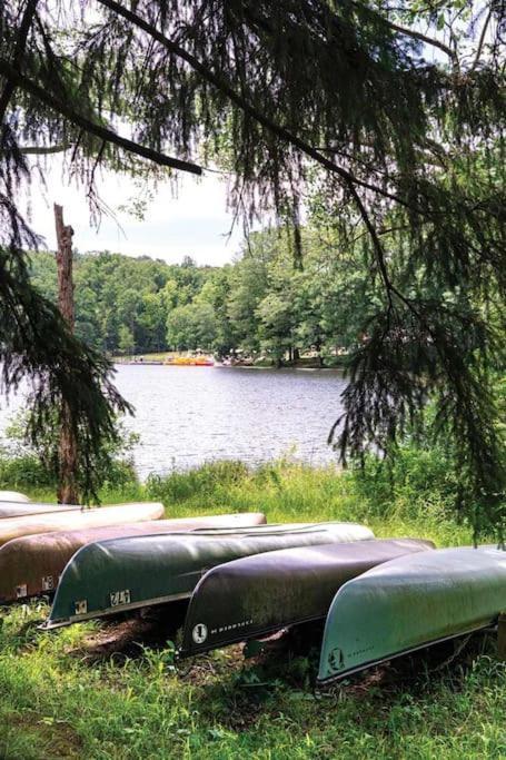 Lakeside Retreat: Pet-friendly With Hot Tub & Outdoor Activities Casa de férias