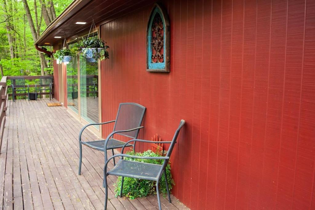 Lakeside Retreat: Pet-friendly With Hot Tub & Outdoor Activities *