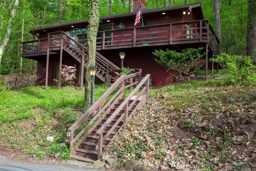 Casa de férias Lakeside Retreat: Pet-friendly With Hot Tub & Outdoor Activities