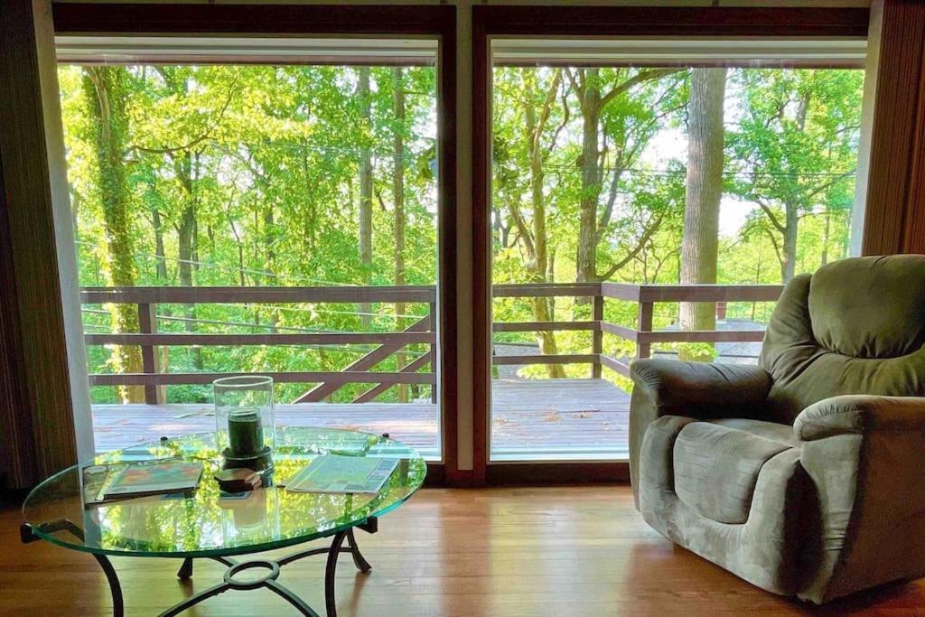 Lakeside Retreat: Pet-friendly With Hot Tub & Outdoor Activities