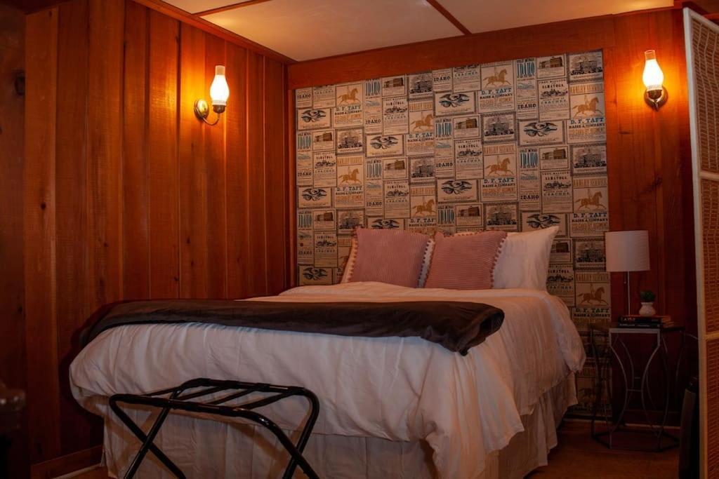 Casa de férias Lakeside Retreat: Pet-friendly With Hot Tub & Outdoor Activities